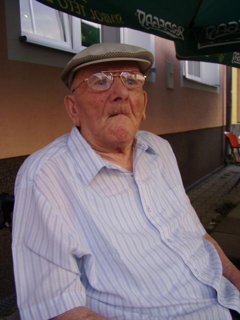 /dateien/uh57947,1258281530,Bild Opa Nachruf